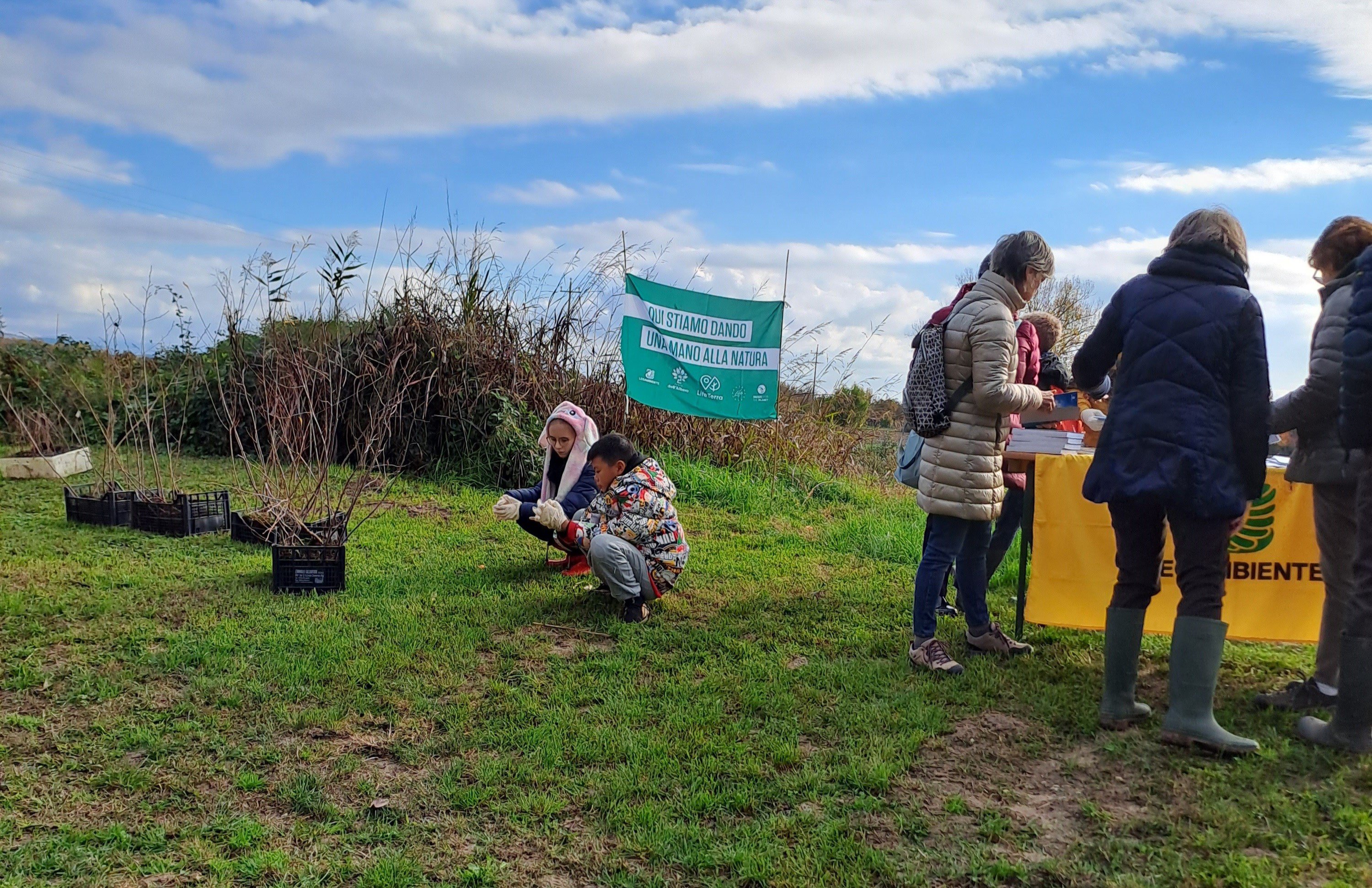 Immagine per A San Canzian piantati nuovi alberi: coltivazioni ancora troppo vicine alle rogge